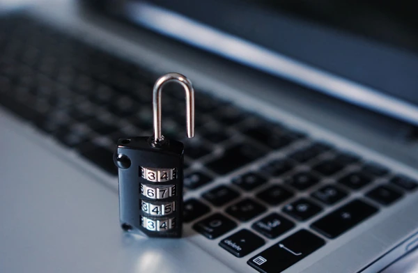Wie schützt man seine Website vor Cyber-Angriffen?